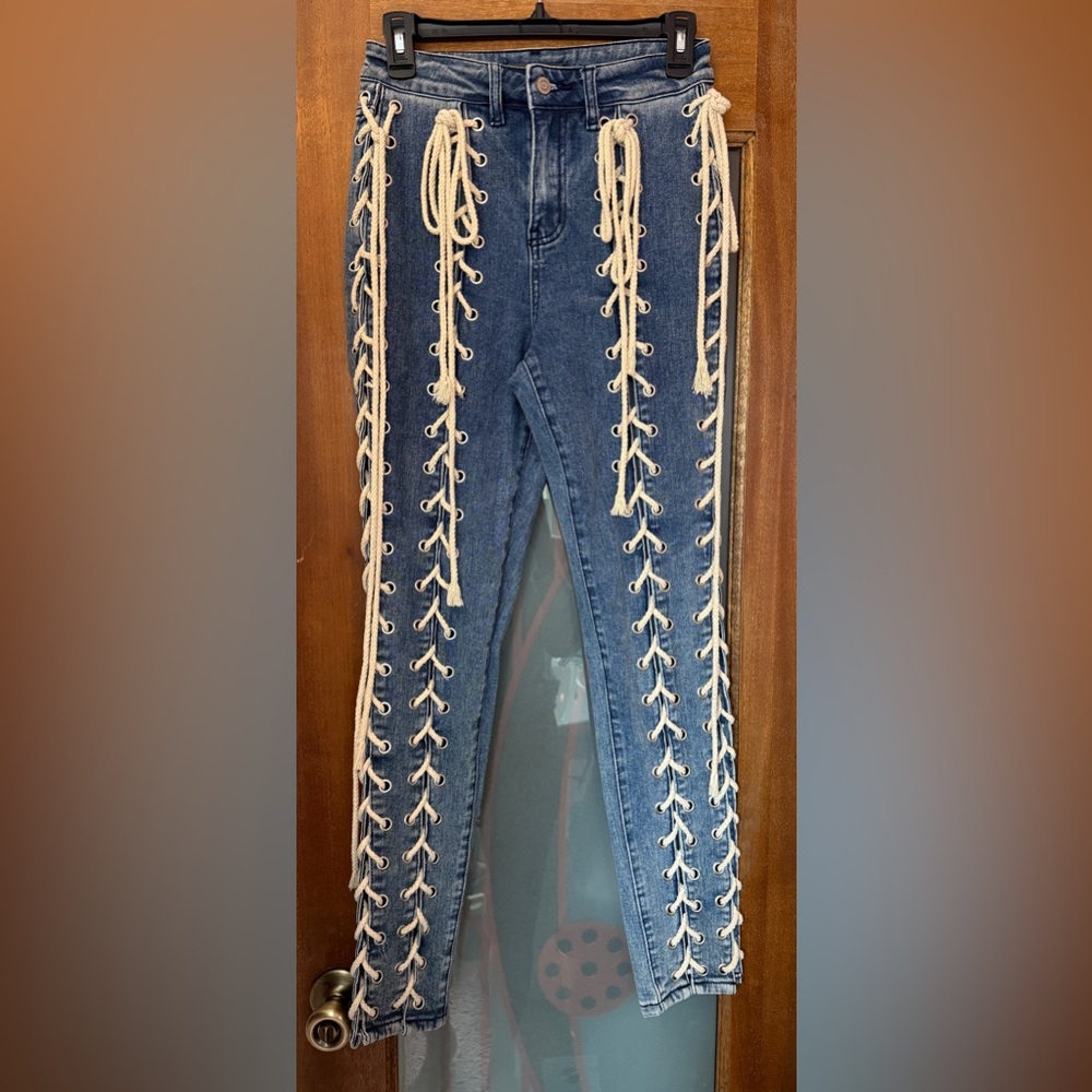 No 1 Los Angeles Women’s Vintage Rope Lace Up Skinny Light Wash Zip Up Jeans